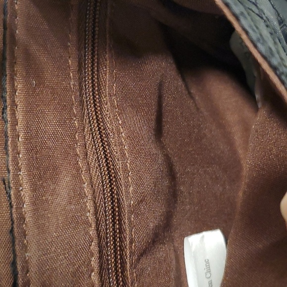 Avon classic quilted crossbody black with brown lining. Buckle front NWT… - Picture 4 of 11